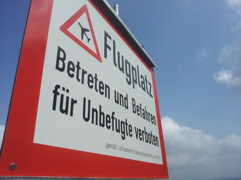 FlugplatzSchild